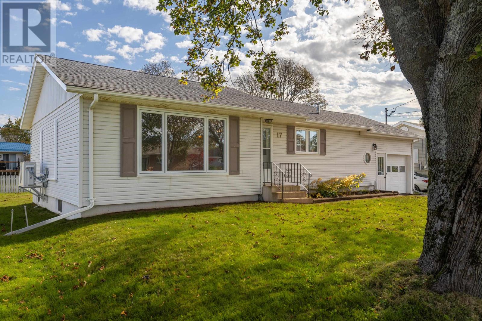 17 Newland Crescent, Charlottetown, Prince Edward Island  C1A 4H4 - Photo 4 - 202625622