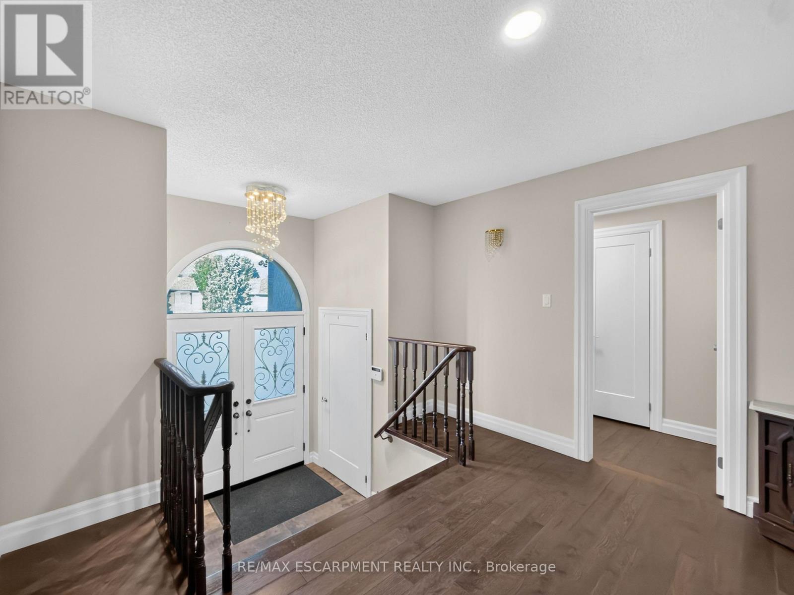 12 Sundrop Court, Hamilton, Ontario  L9K 1G5 - Photo 3 - X13882282