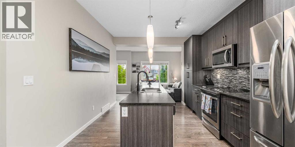 304 Marquis Lane SE, Calgary, Alberta  T3M 2G8 - Photo 5 - A2346290