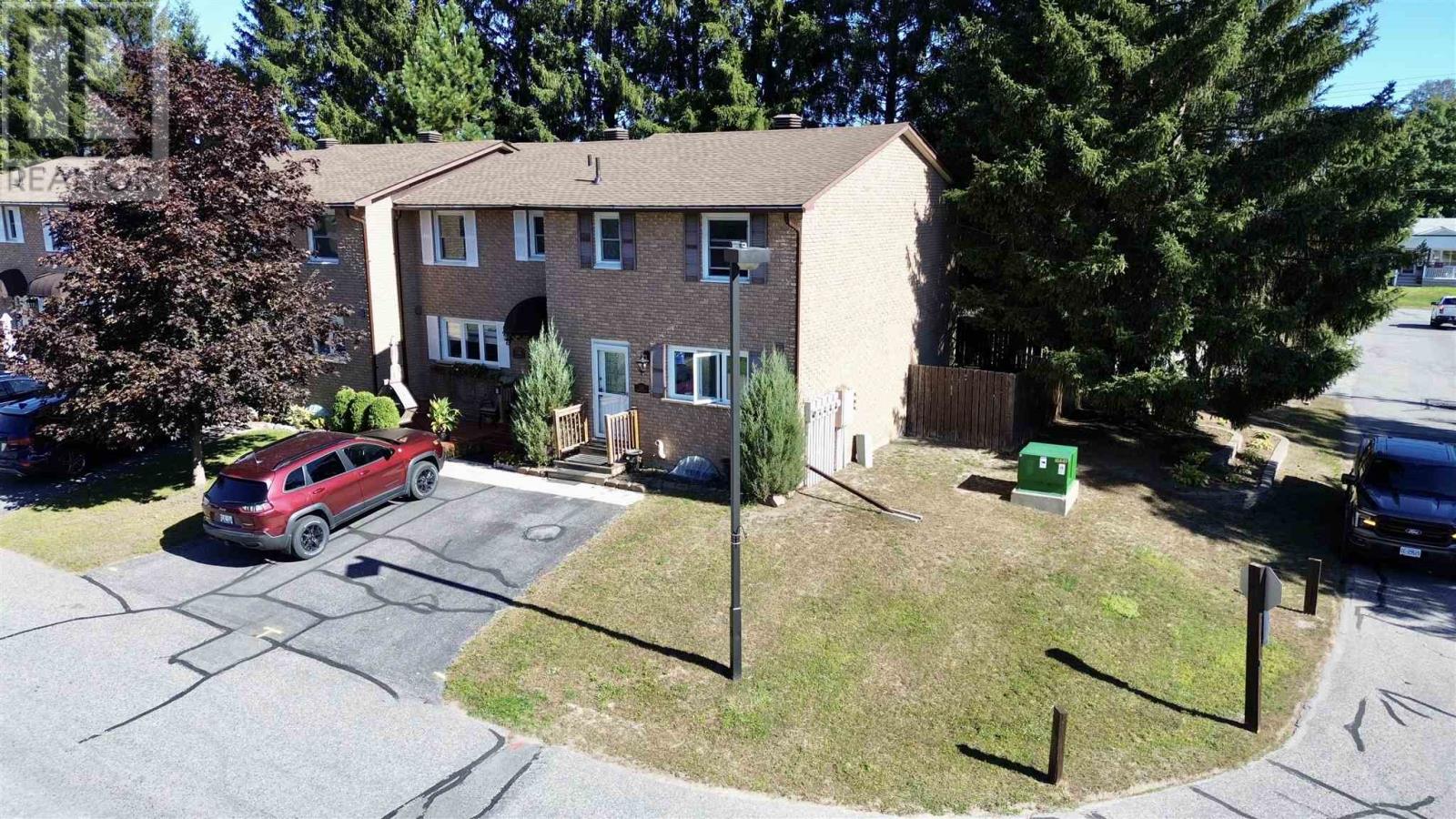 138 Frame Cres, Elliot Lake, Ontario  P5A 2S4 - Photo 3 - SM262835