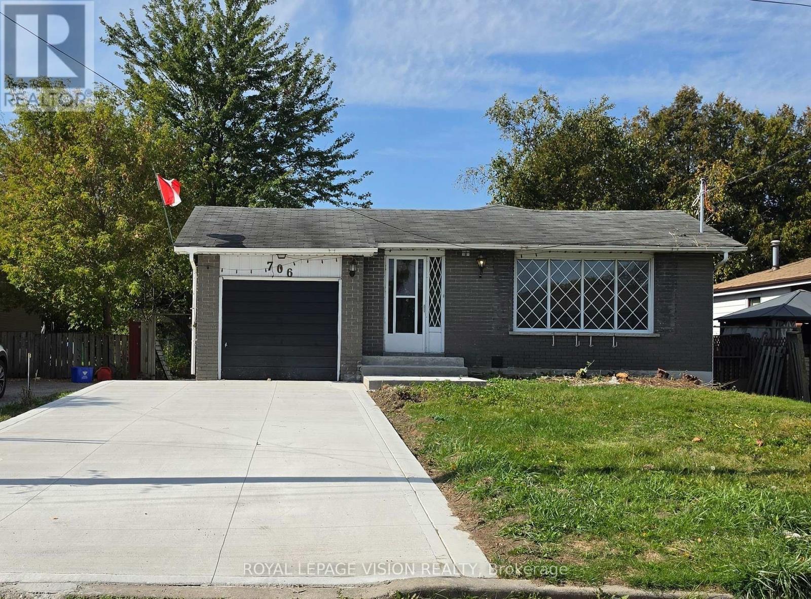 UPPER - 706 LEASIDE STREET, Pickering, Ontario