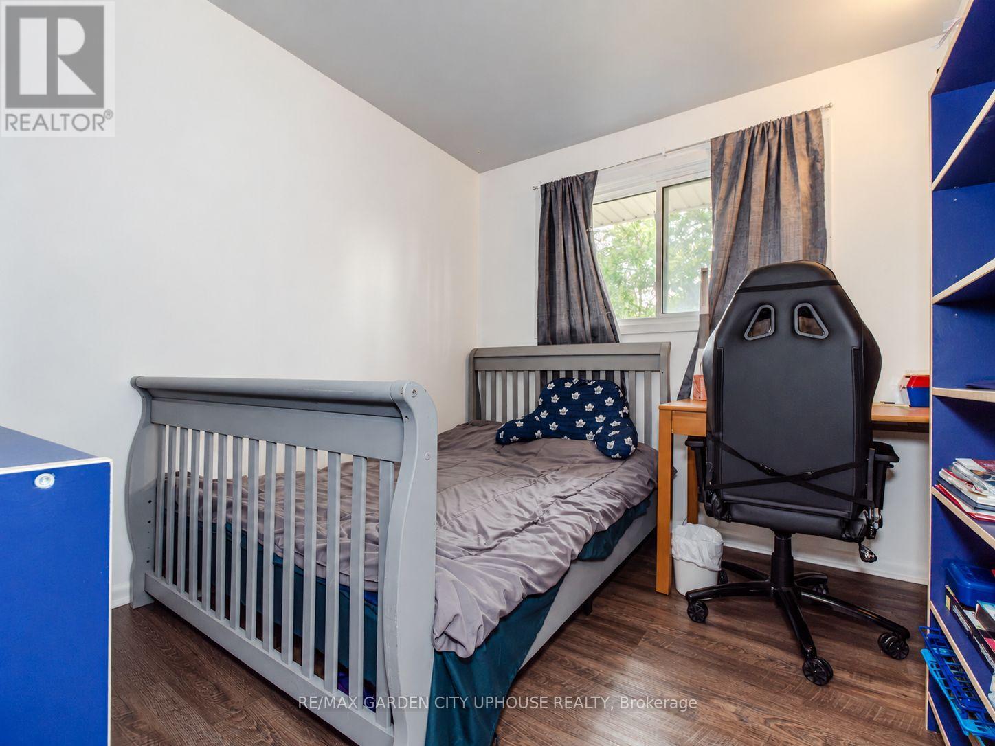 2 Treeview Place, St. Catharines (Burleigh Hill), Ontario L2T 1T6 - Photo 8 - X13882492