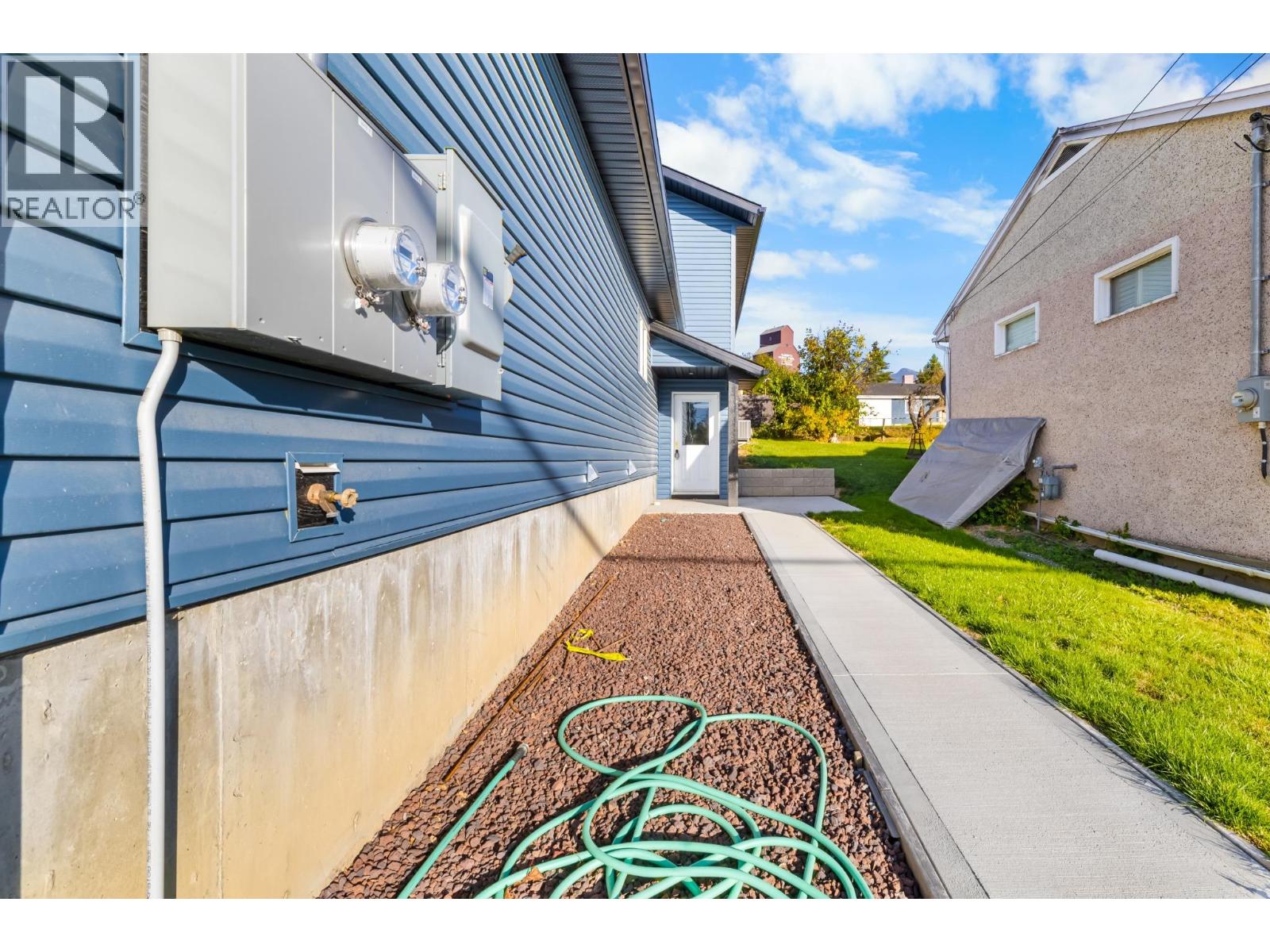 220 6TH Avenue N