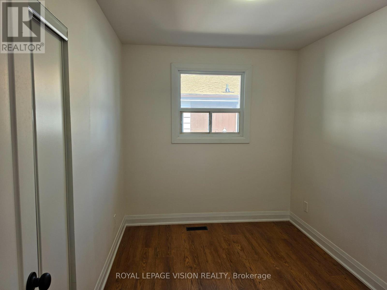 Upper - 706 Leaside Street, Pickering, Ontario  L1W 2X1 - Photo 11 - E13795698