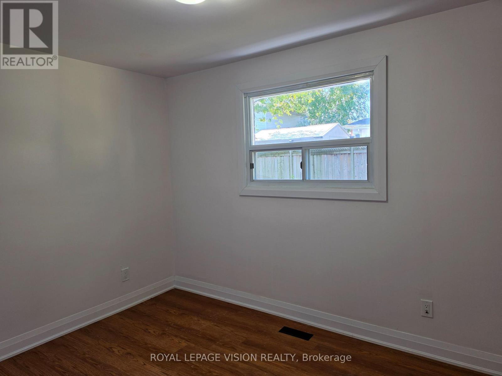 Upper - 706 Leaside Street, Pickering, Ontario  L1W 2X1 - Photo 27 - E13795698