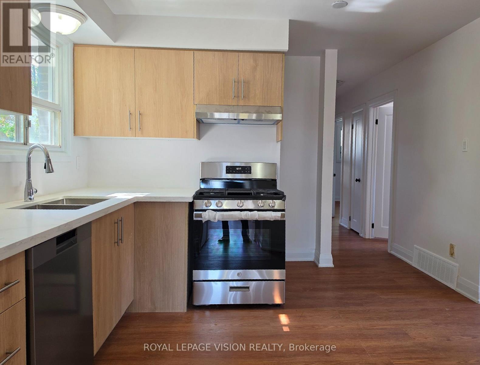 Upper - 706 Leaside Street, Pickering, Ontario  L1W 2X1 - Photo 7 - E13795698
