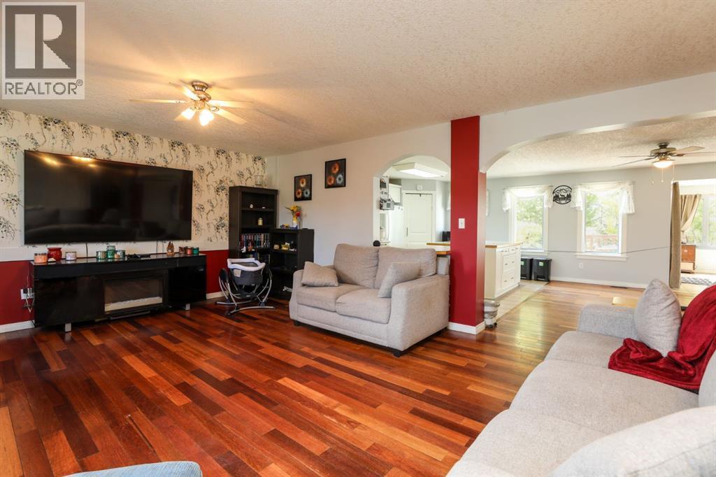 222 S 3 Street W
