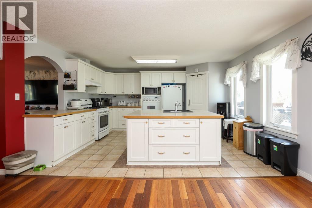 222 S 3 Street W