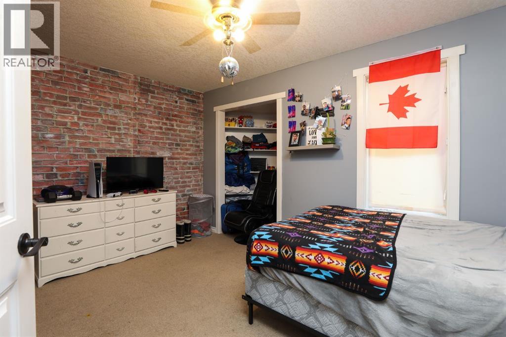 222 S 3 Street W