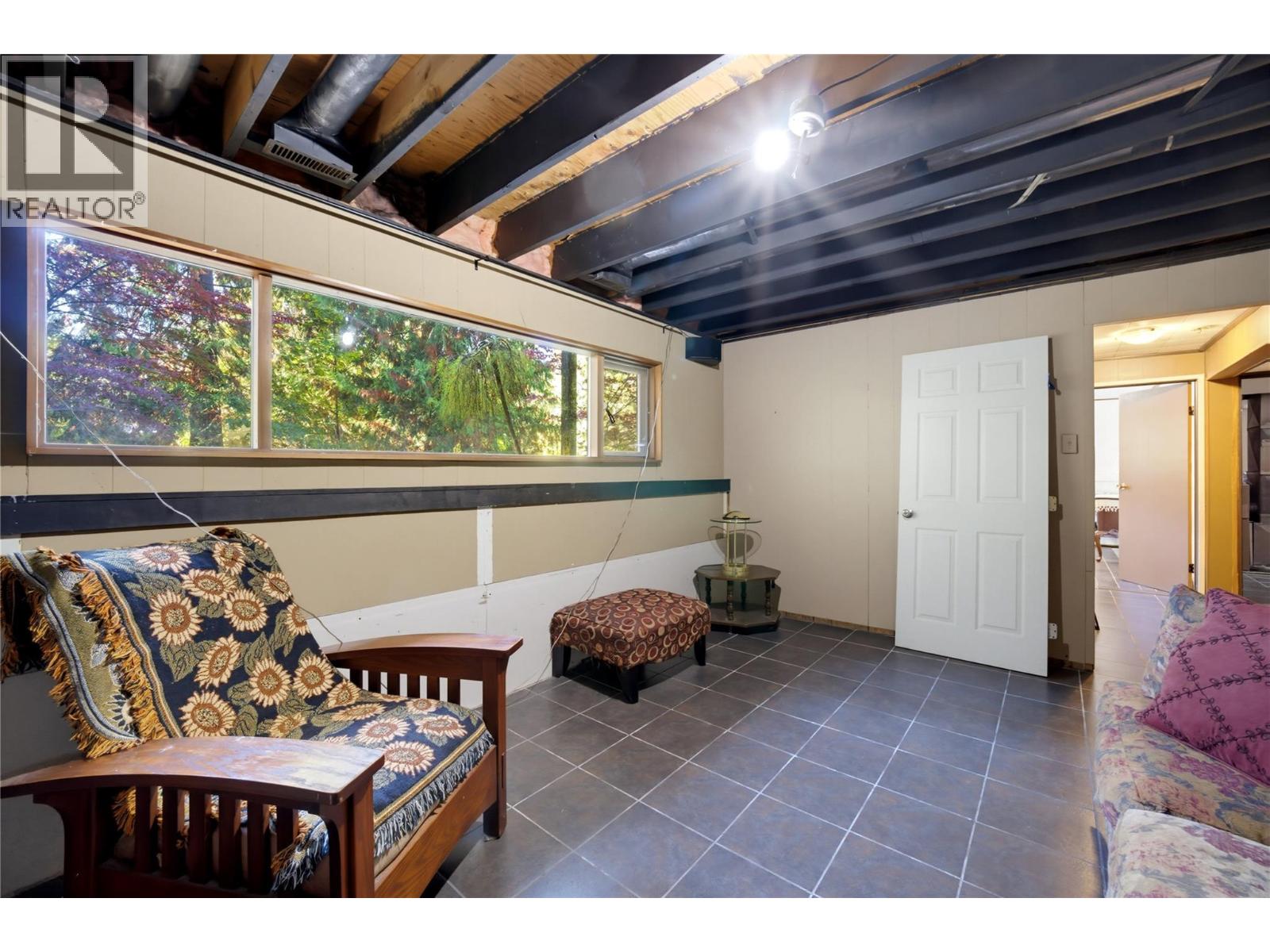 9020 Hummingbird Drive
