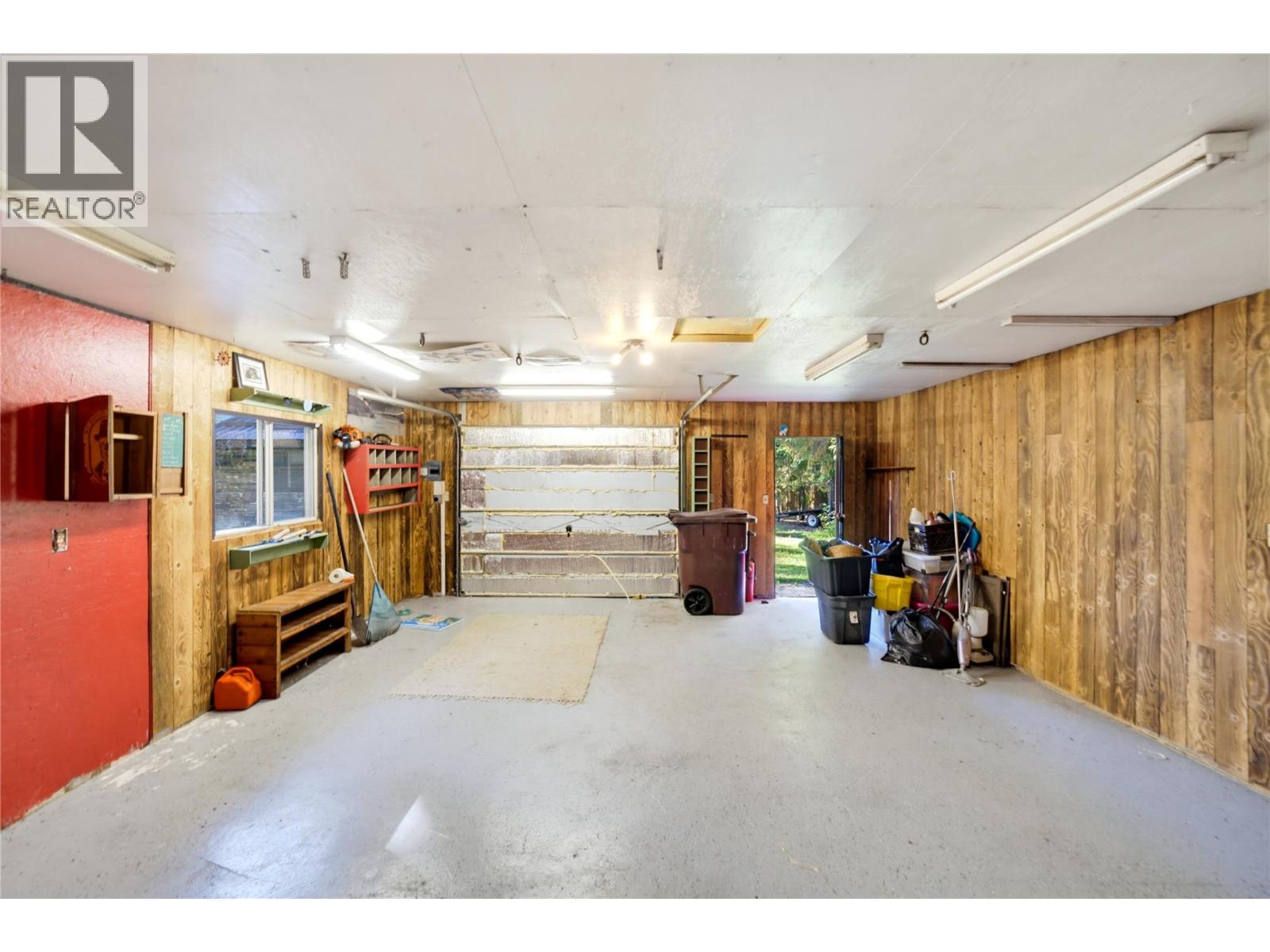 9020 Hummingbird Drive
