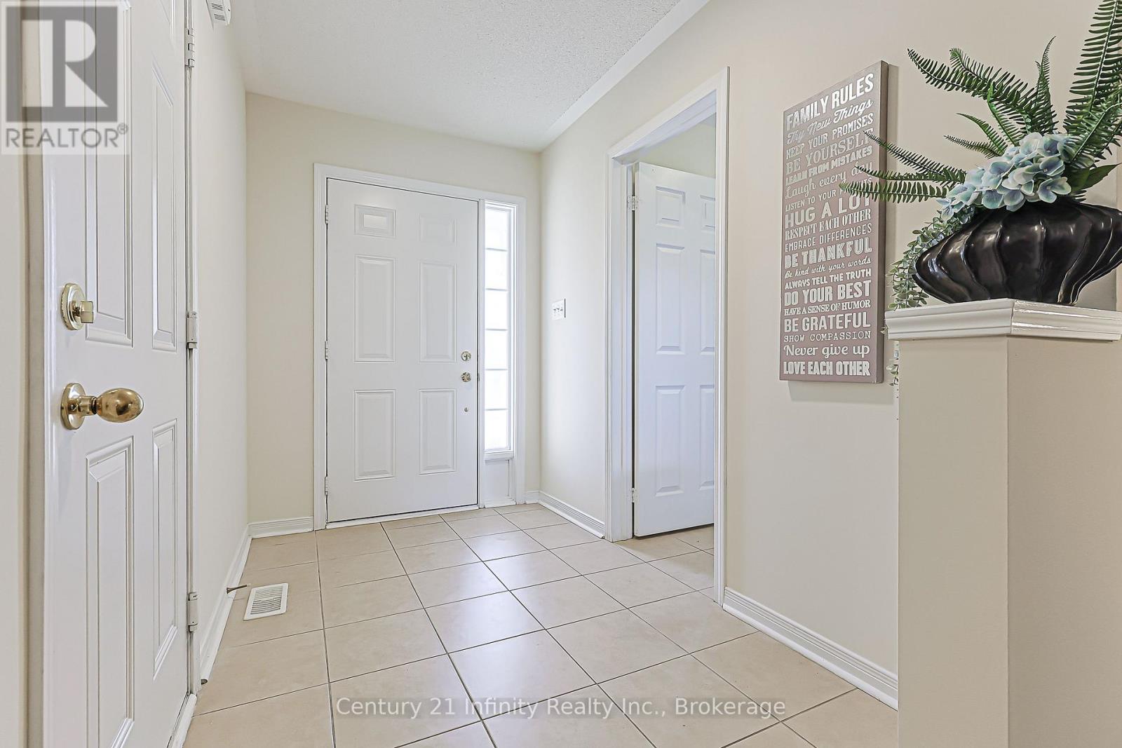 78 Harkness Drive, Whitby, Ontario  L1R 0C5 - Photo 5 - E13882432