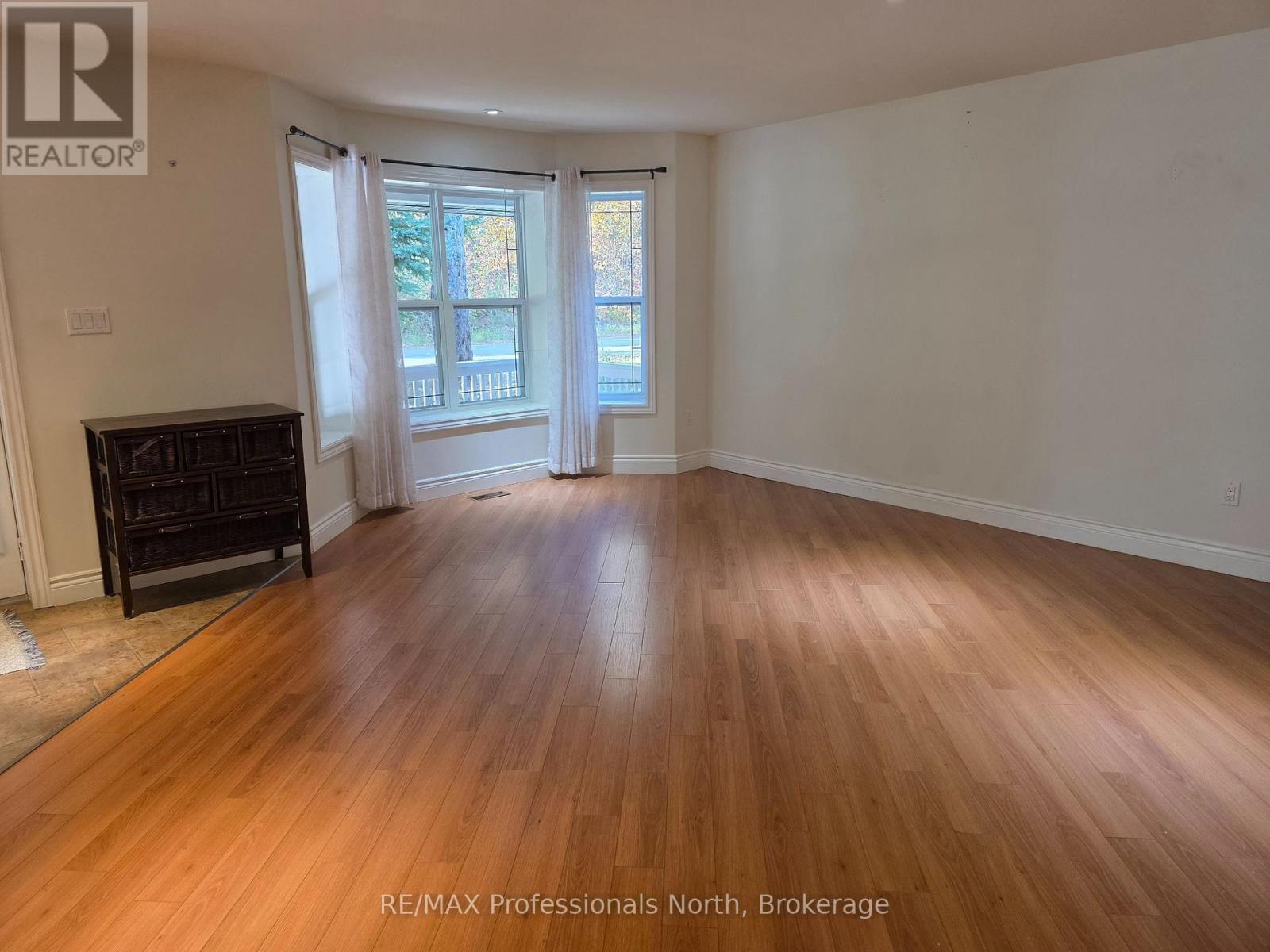 317 Falcon Road, Huntsville, Ontario  P1H 1N3 - Photo 2 - X13882584