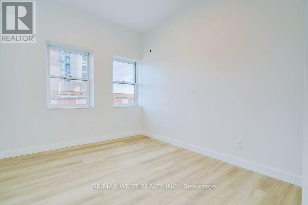 202 - 2083 Danforth Avenue, Toronto, Ontario  M4C 1K1 - Photo 5 - E13882404