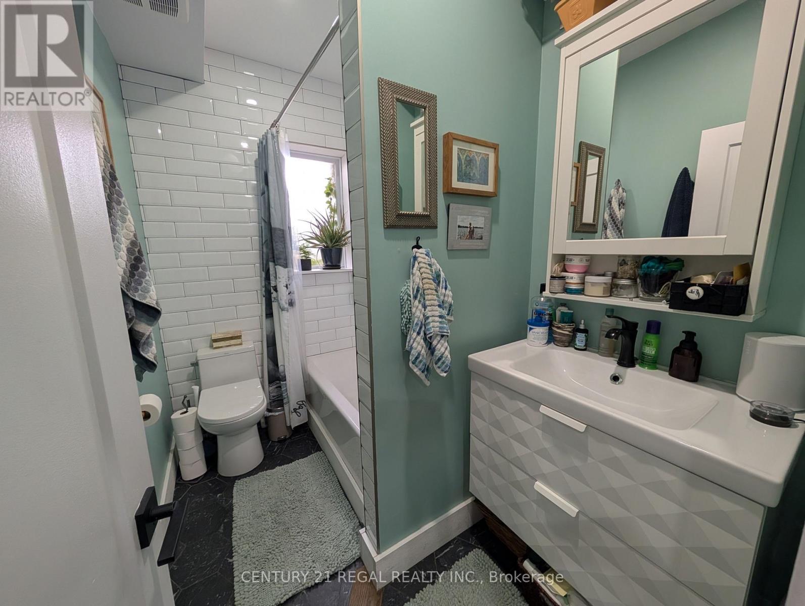 2 - 923 Kingston Road, Toronto, Ontario  M4E 1S6 - Photo 8 - E13882558