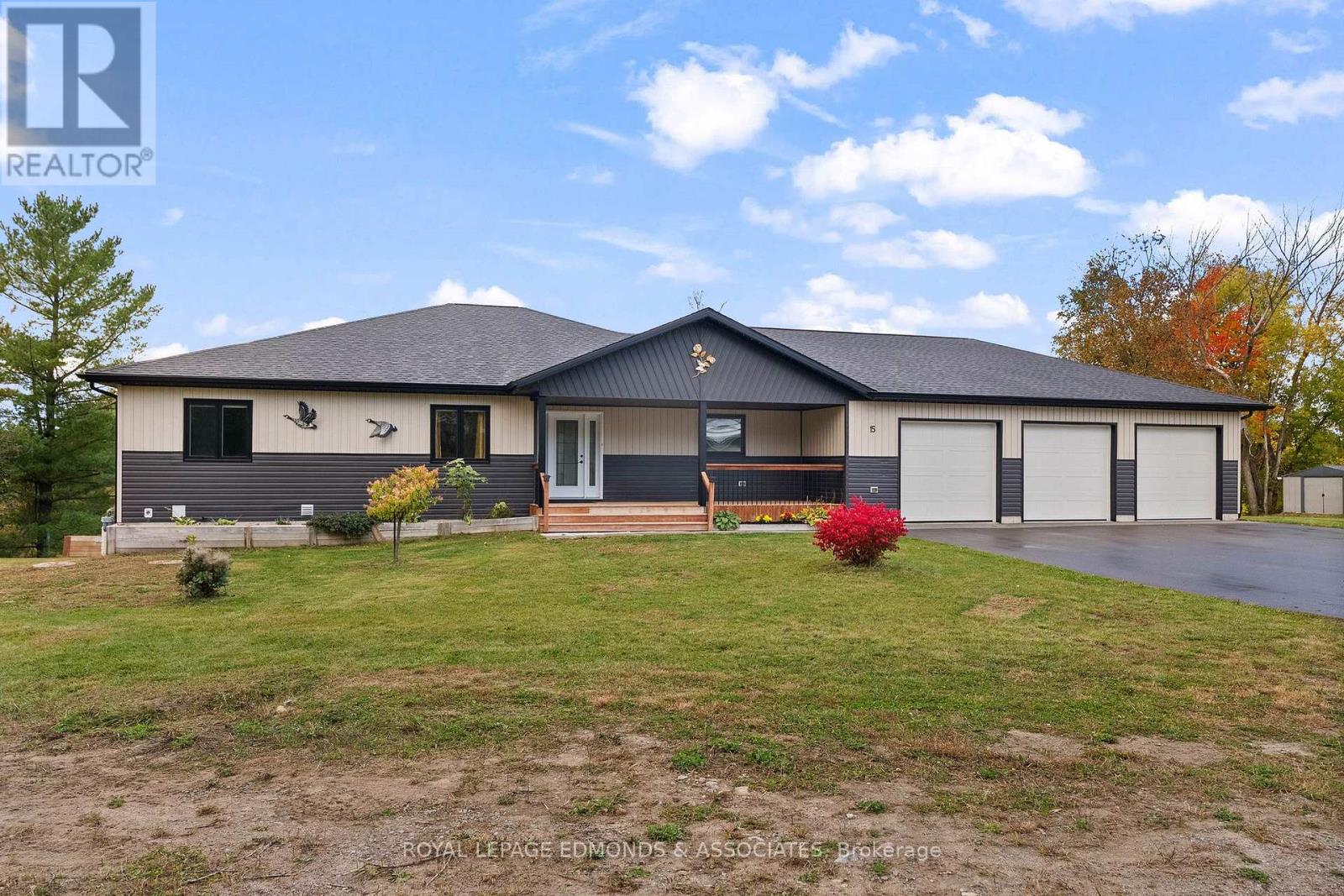 15 Hannah Street, Whitewater Region, Ontario