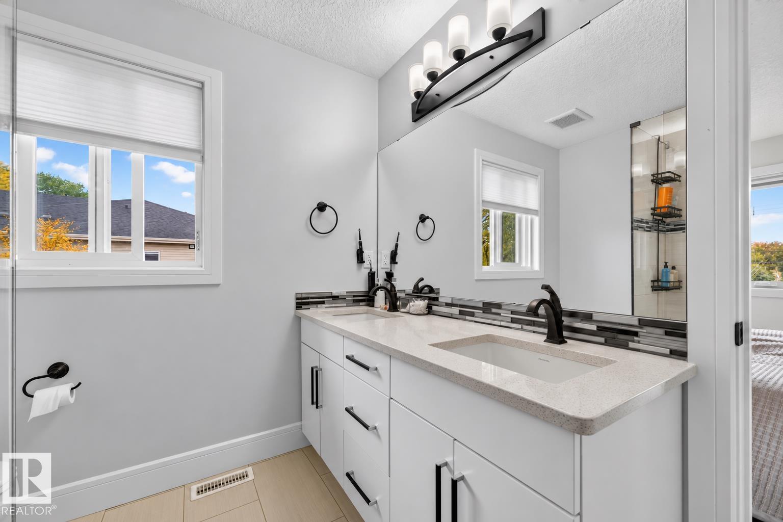 9320 71 AV NW NW