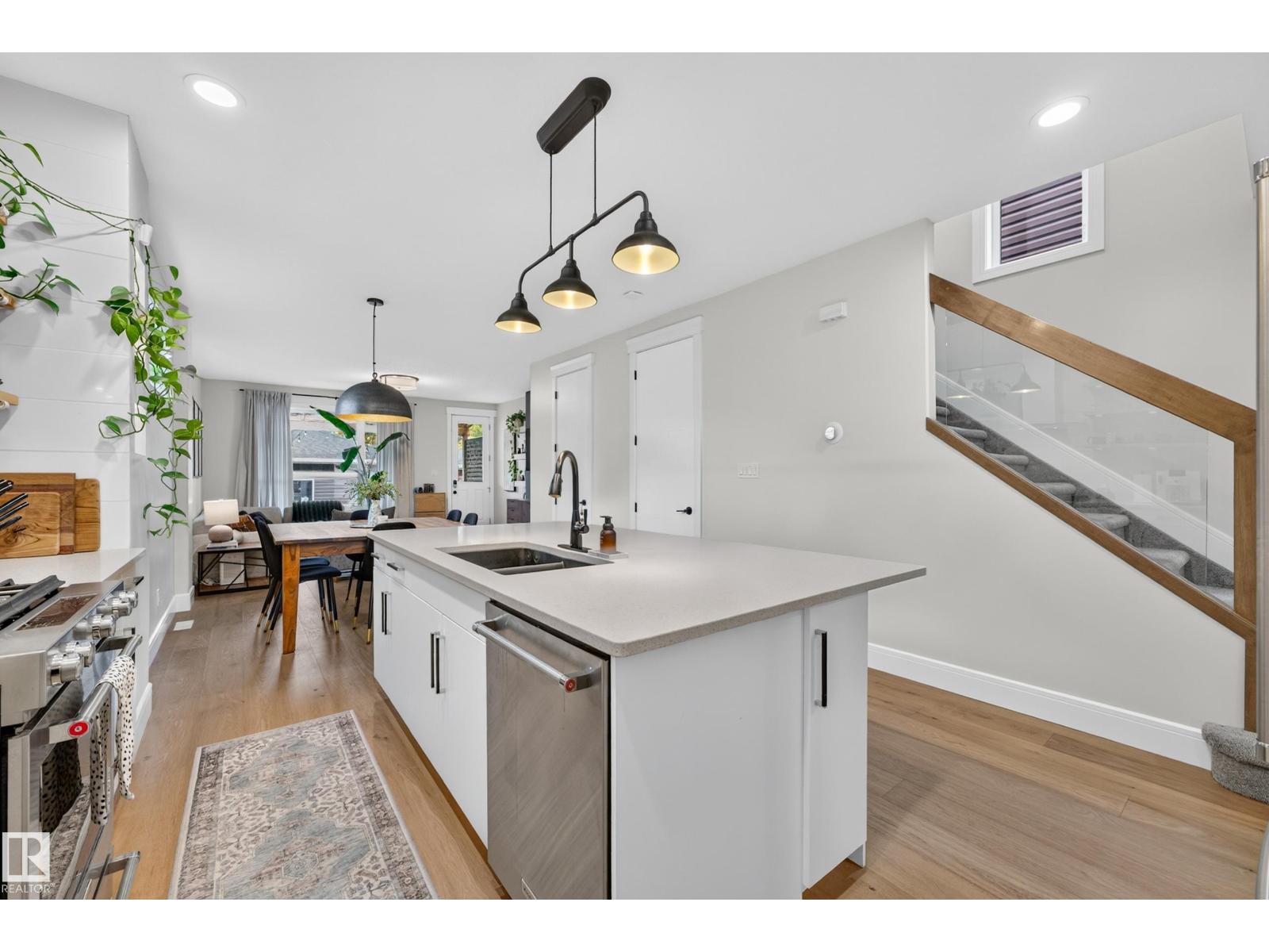 9320 71 AV NW NW