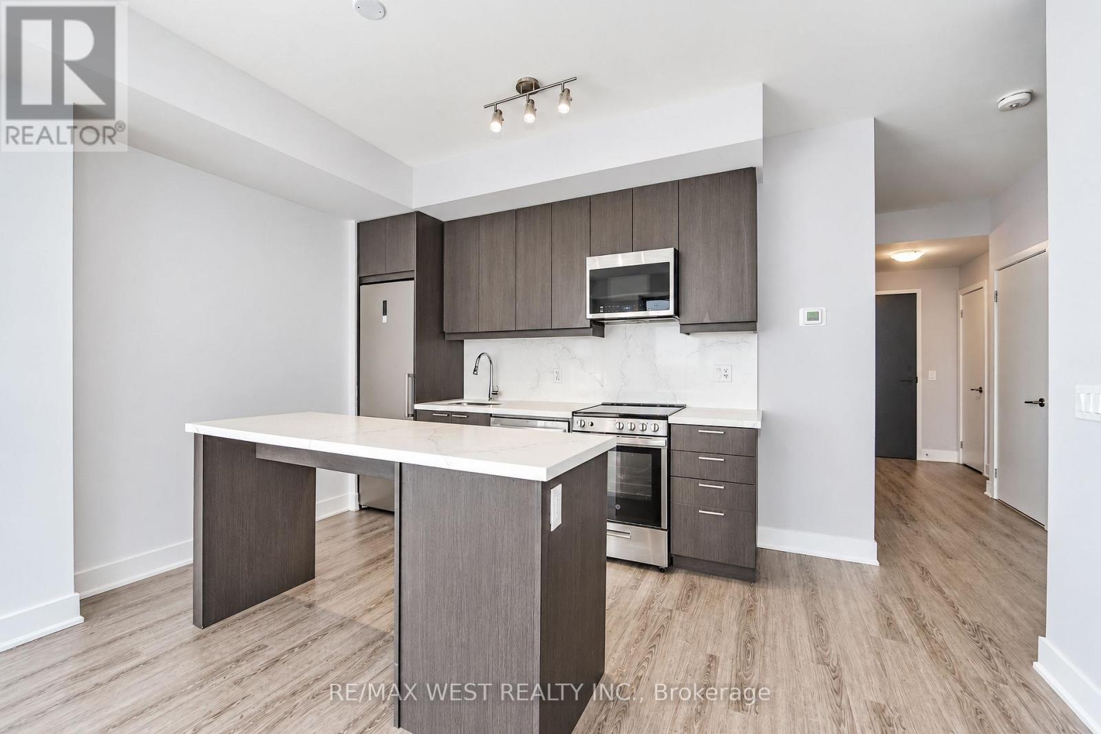 1103 - 185 Deerfield Road, Newmarket, Ontario  L3Y 0G7 - Photo 2 - N13882456