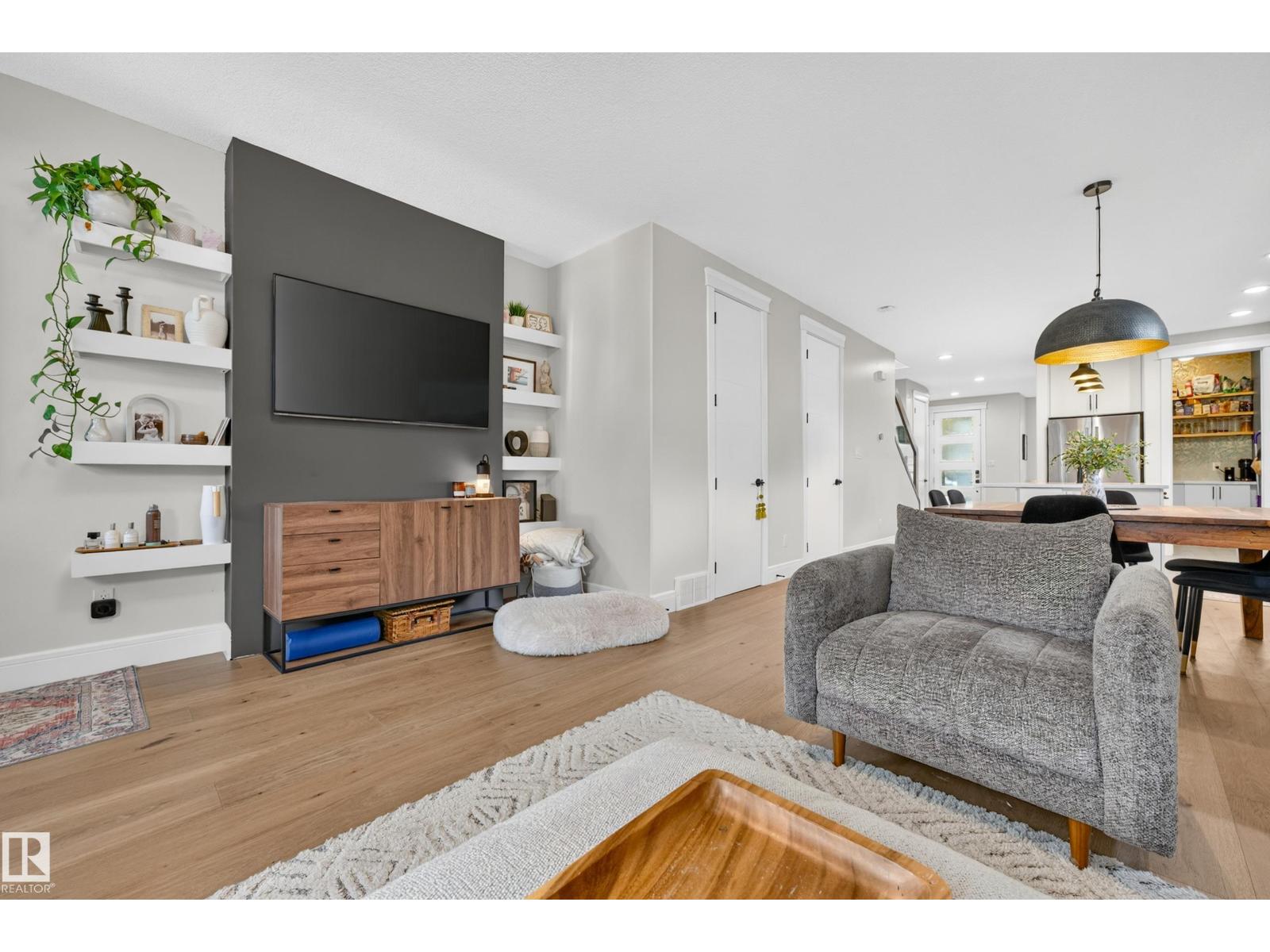 9320 71 AV NW NW