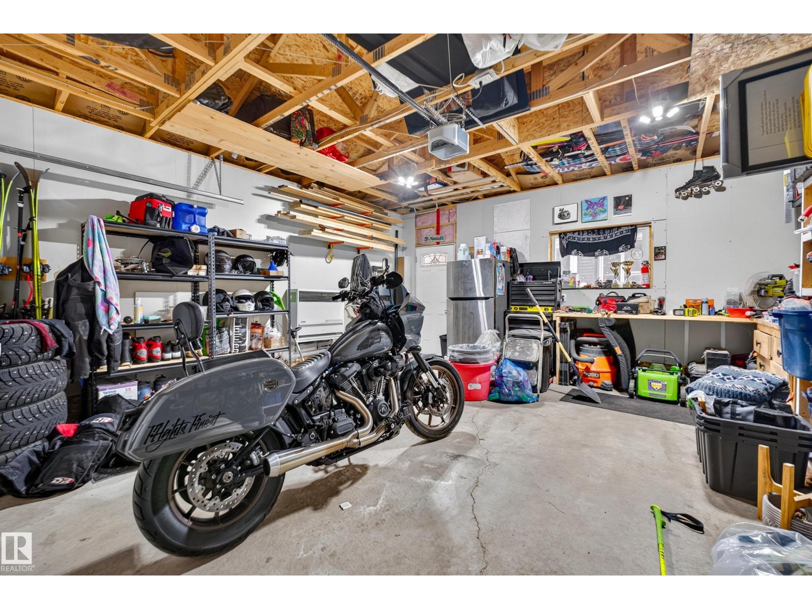9320 71 AV NW NW