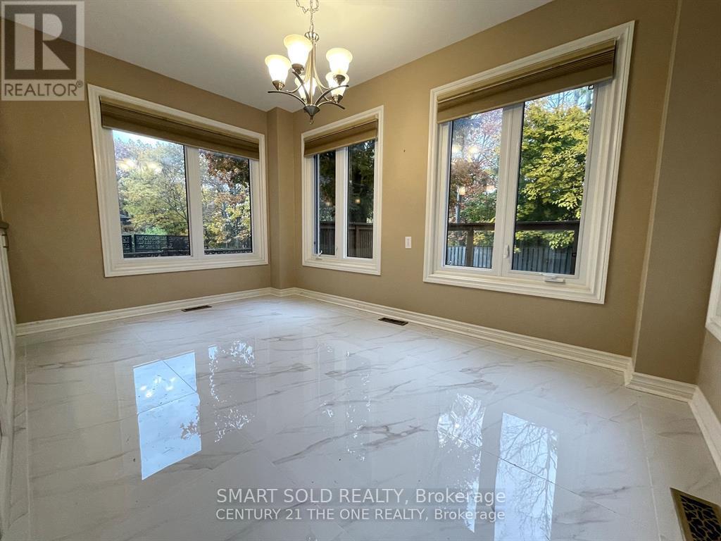 Upper - 330 Leacock Drive, Barrie, Ontario L4N 6J8 - Photo 11 - S13882498