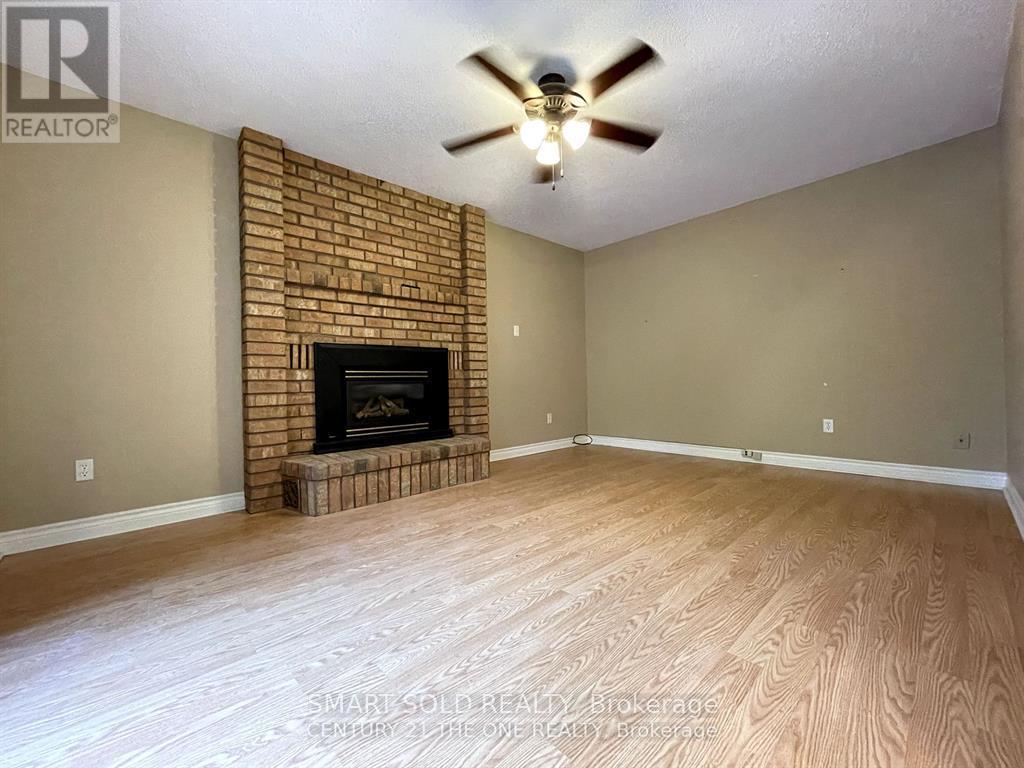 Upper - 330 Leacock Drive, Barrie, Ontario L4N 6J8 - Photo 13 - S13882498
