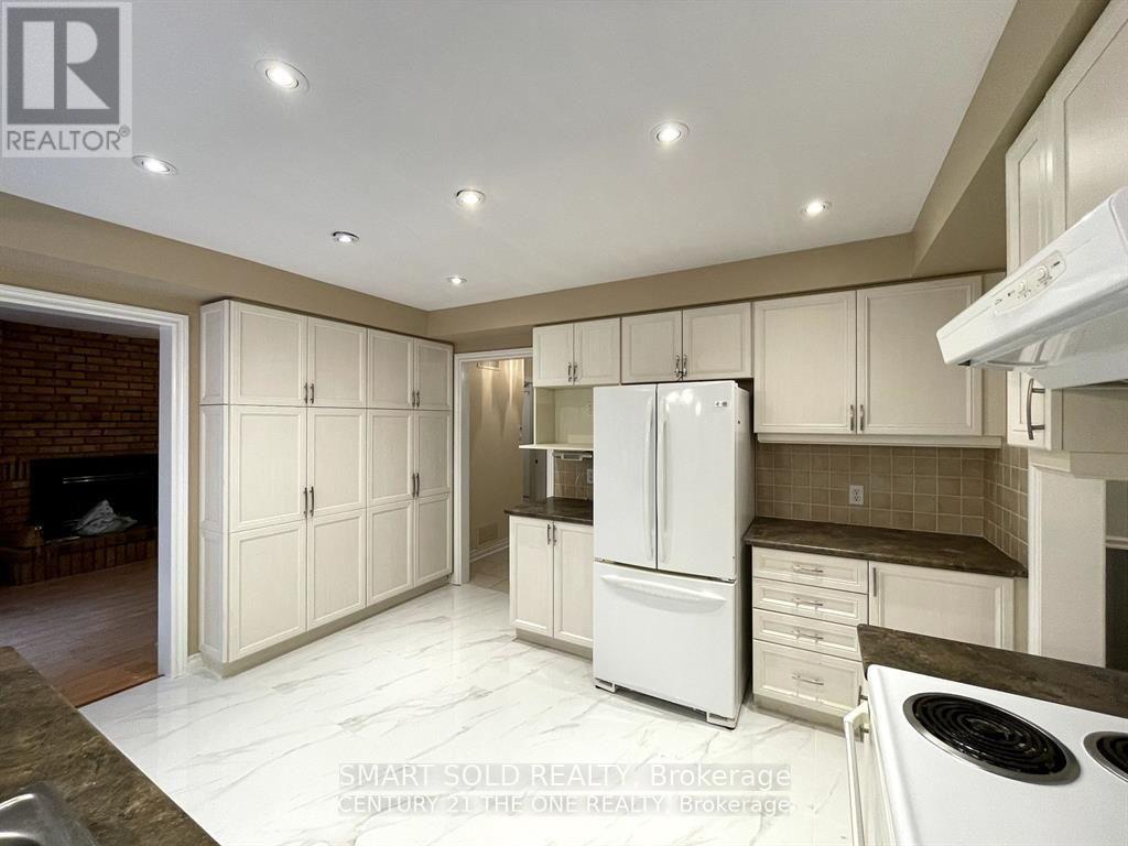 Upper - 330 Leacock Drive, Barrie, Ontario L4N 6J8 - Photo 17 - S13882498