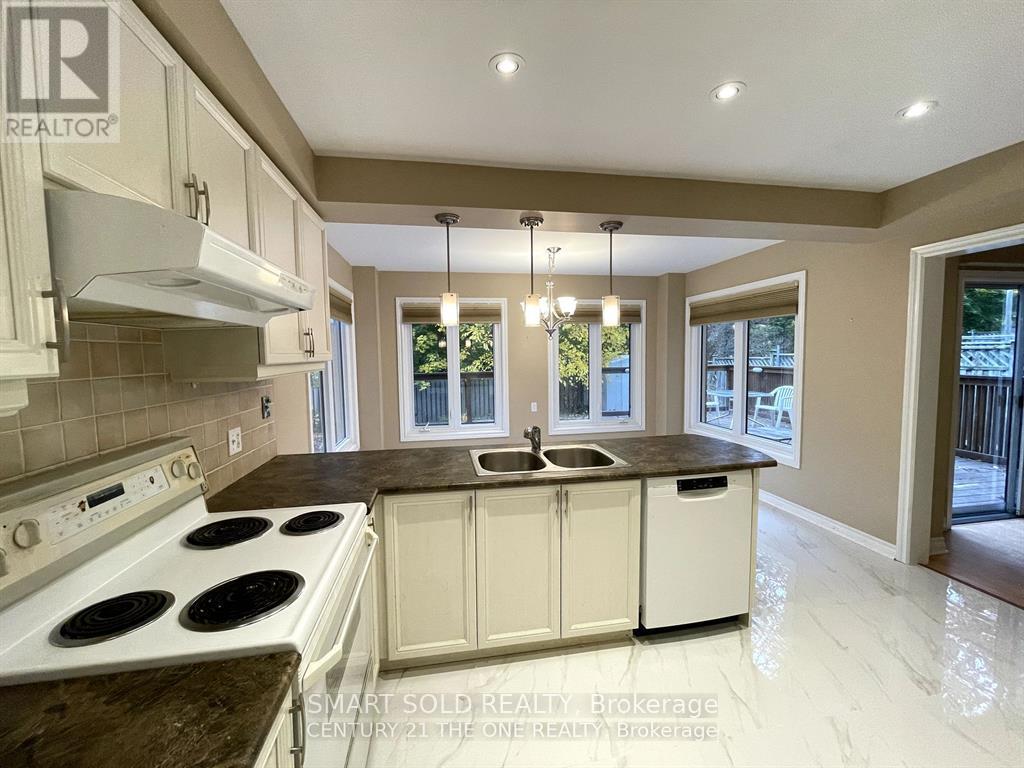 Upper - 330 Leacock Drive, Barrie, Ontario L4N 6J8 - Photo 18 - S13882498