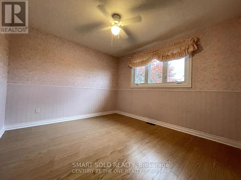 Upper - 330 Leacock Drive, Barrie, Ontario L4N 6J8 - Photo 25 - S13882498