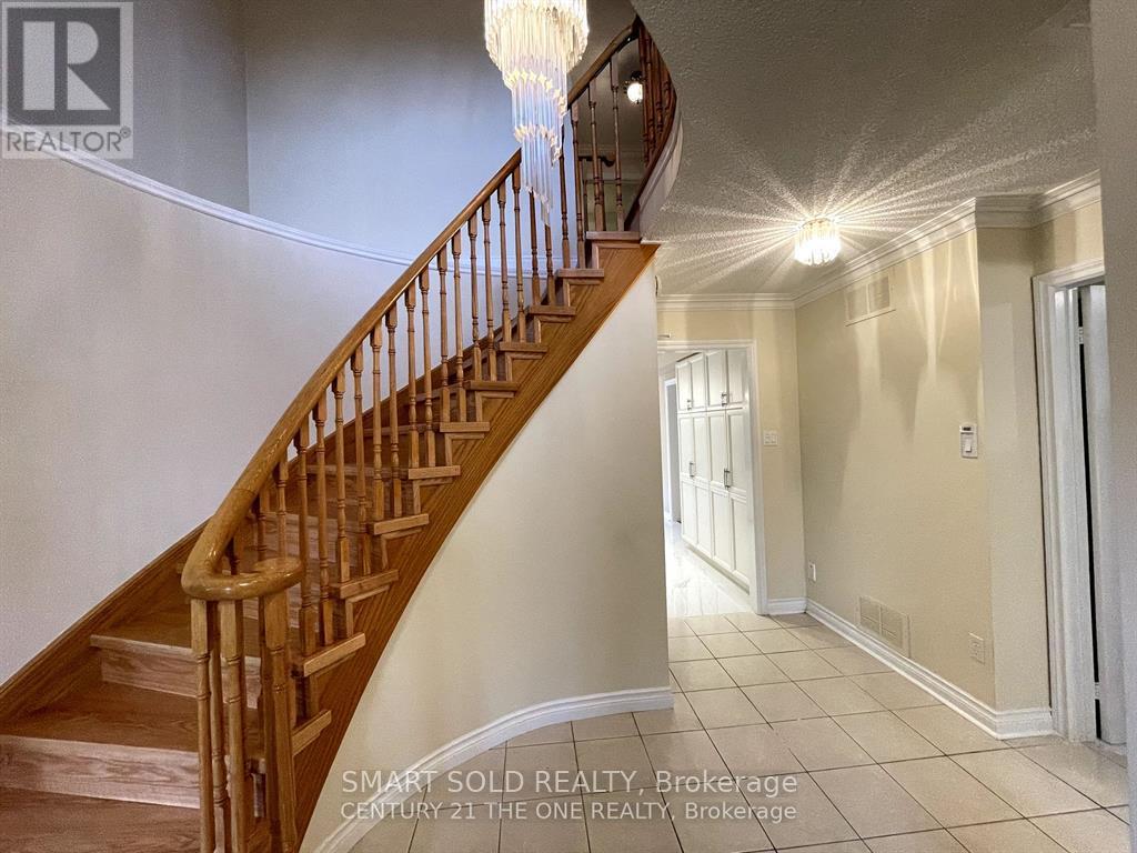 Upper - 330 Leacock Drive, Barrie, Ontario L4N 6J8 - Photo 26 - S13882498