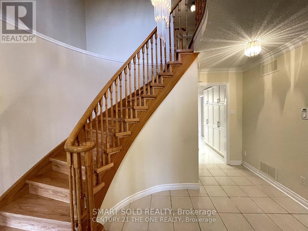 Upper - 330 Leacock Drive, Barrie, Ontario L4N 6J8 - Photo 27 - S13882498
