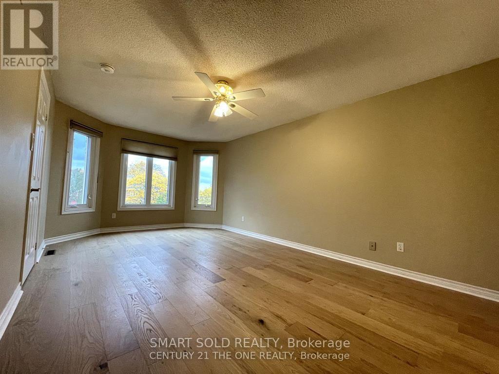 Upper - 330 Leacock Drive, Barrie, Ontario L4N 6J8 - Photo 6 - S13882498