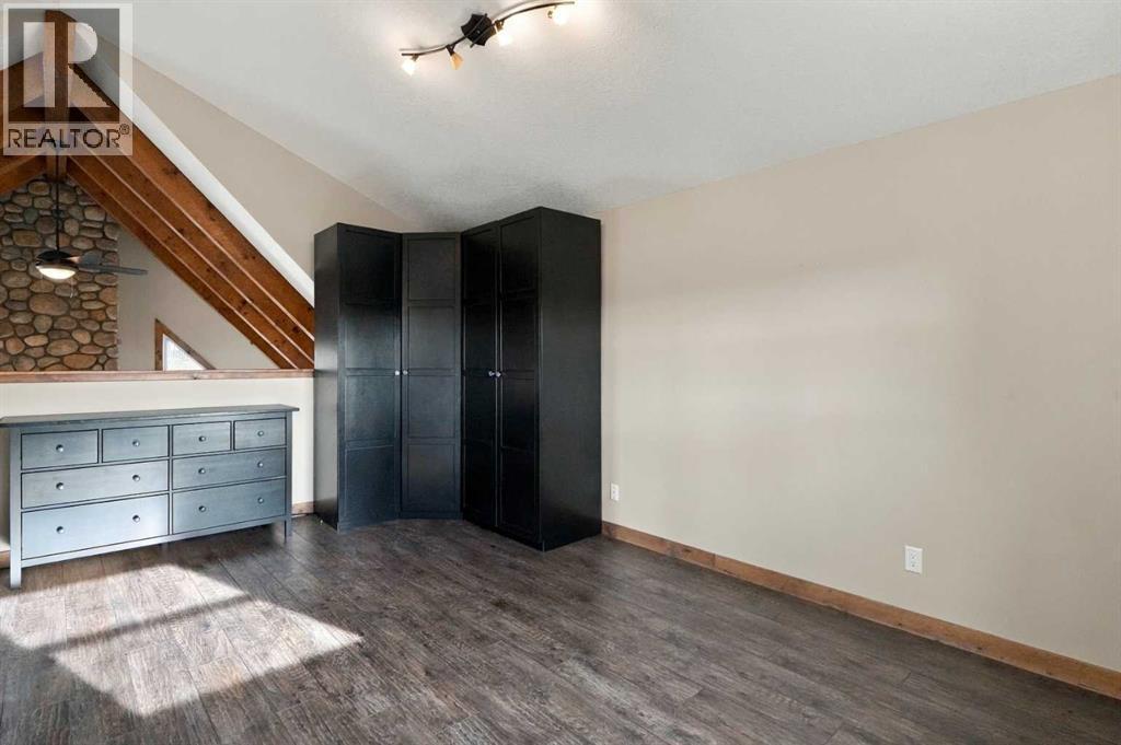 210 Cottageclub Crescent, Rural Rocky View County, Alberta  T4C 1B1 - Photo 14 - A2351102
