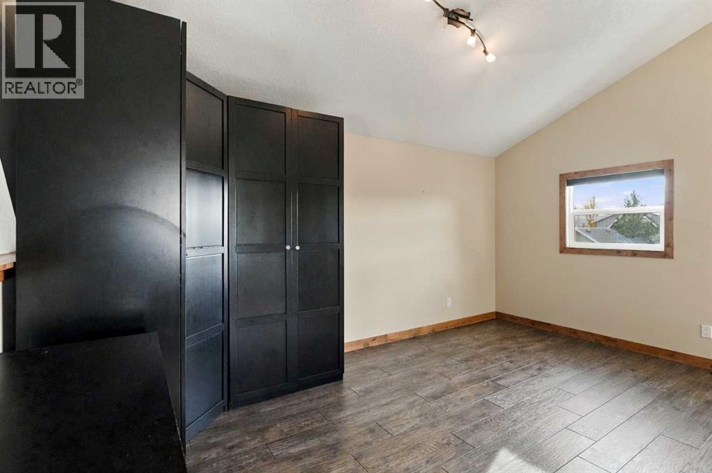 210 Cottageclub Crescent, Rural Rocky View County, Alberta  T4C 1B1 - Photo 15 - A2351102