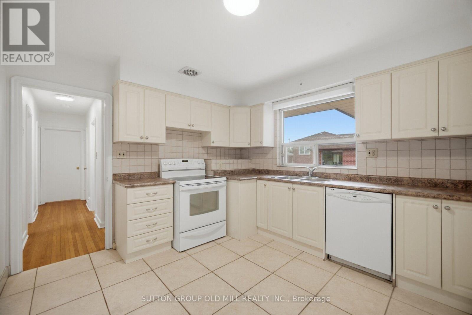 55 Sun Row Drive, Toronto, Ontario  M9P 3H5 - Photo 13 - W13882392