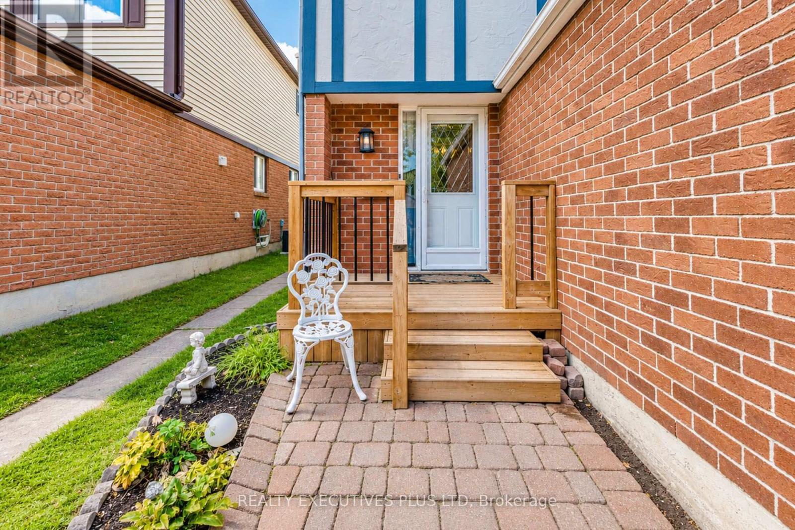 15 Mangrove Road, Brampton, Ontario  L6S 3X9 - Photo 5 - W13882416