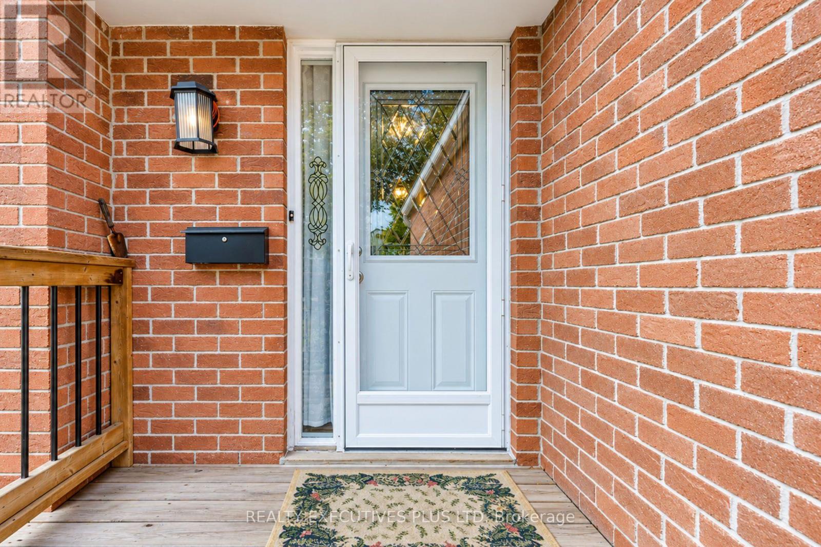 15 Mangrove Road, Brampton, Ontario  L6S 3X9 - Photo 6 - W13882416