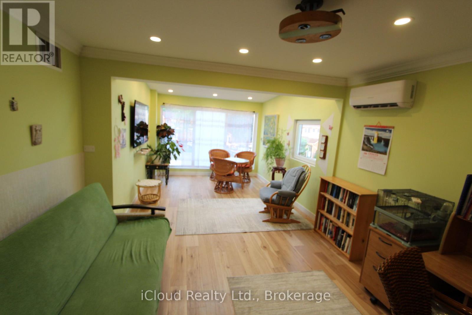 623 Hartfordshire Lane, Mississauga, Ontario  L5B 2W9 - Photo 6 - W13882464