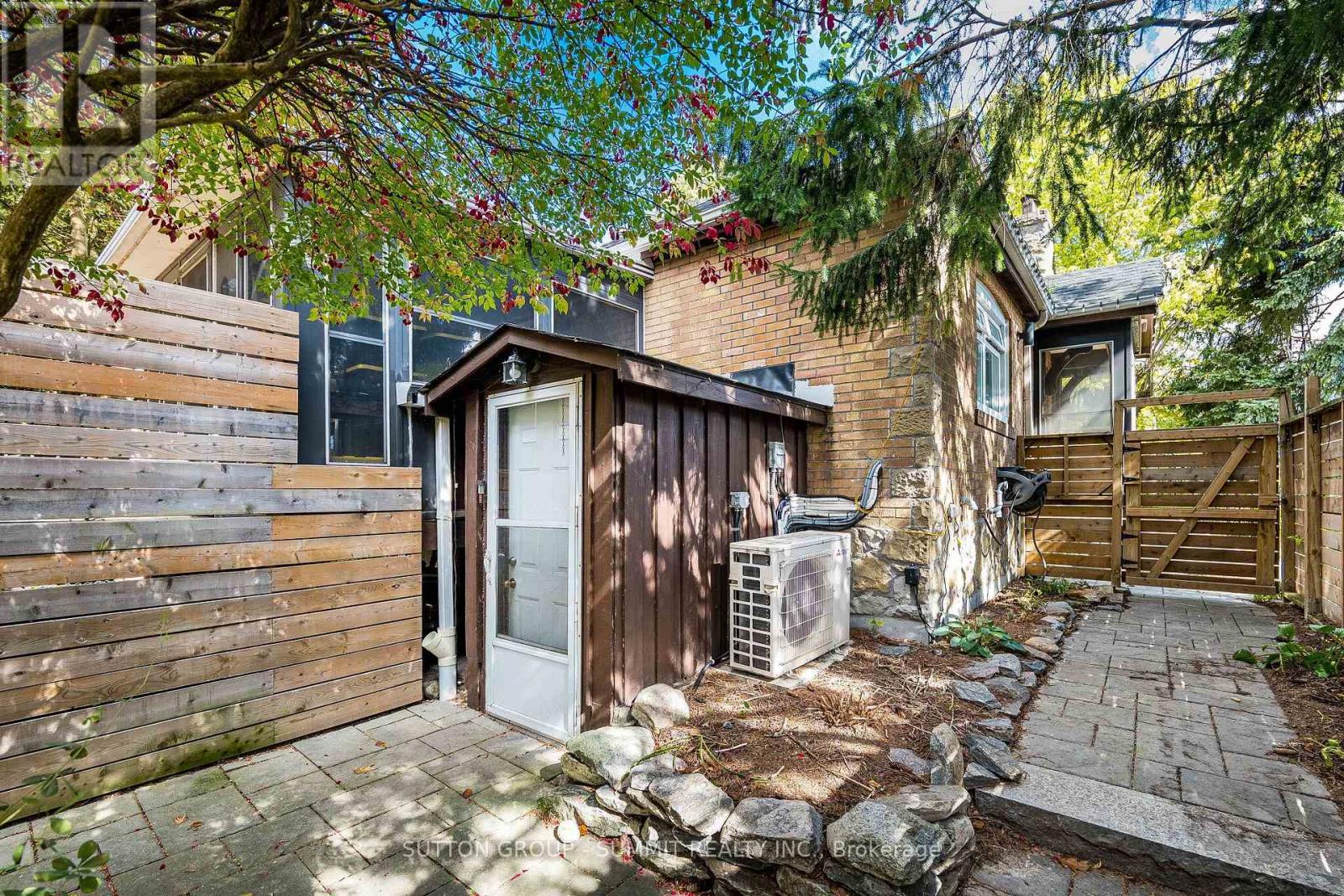 32 Ellis Avenue, Toronto, Ontario  M6S 2X1 - Photo 5 - W13882530