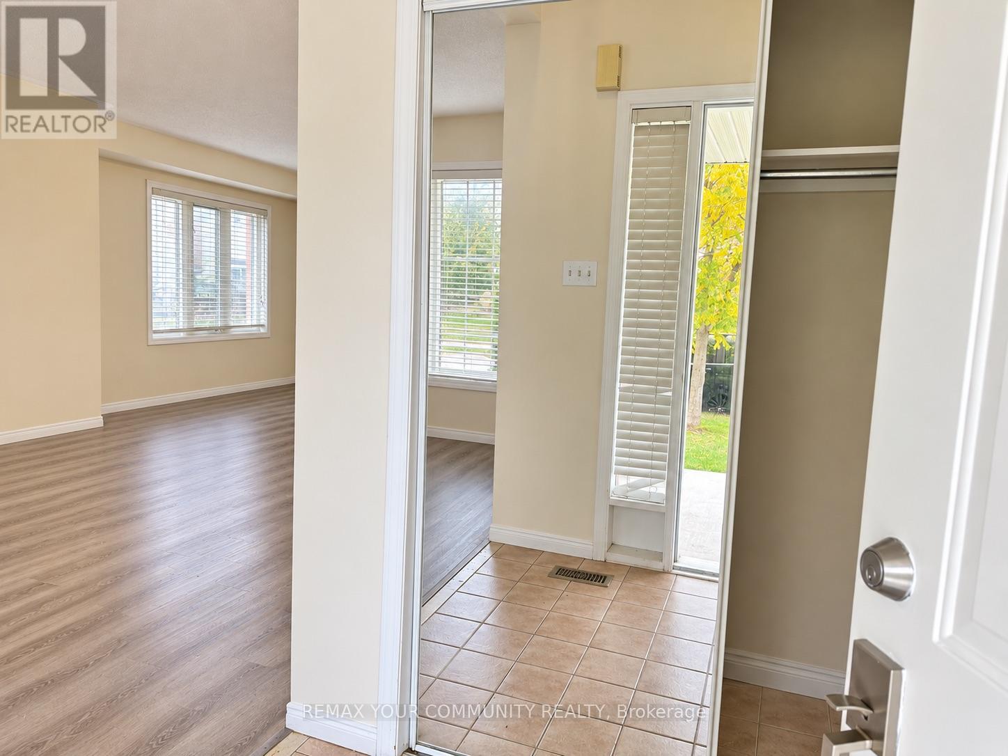 163 Flagstone Way, Newmarket, Ontario  L3X 2Z7 - Photo 3 - N13882500