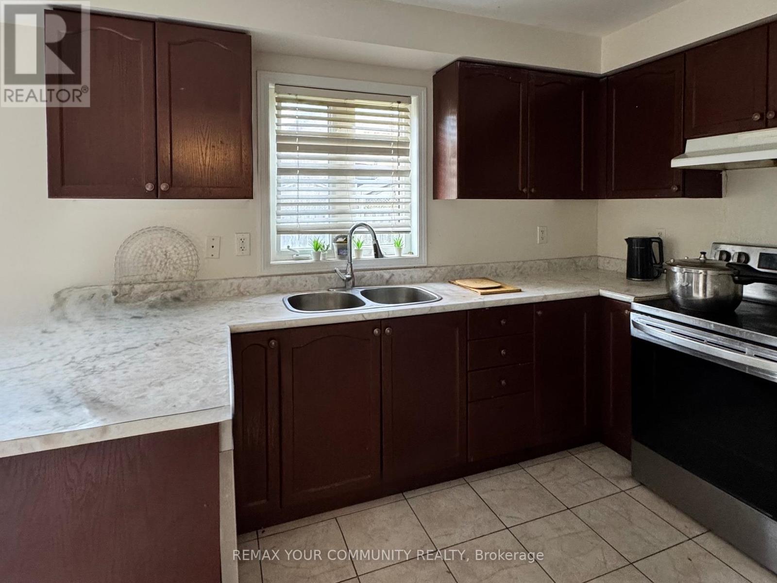 163 Flagstone Way, Newmarket, Ontario  L3X 2Z7 - Photo 8 - N13882500