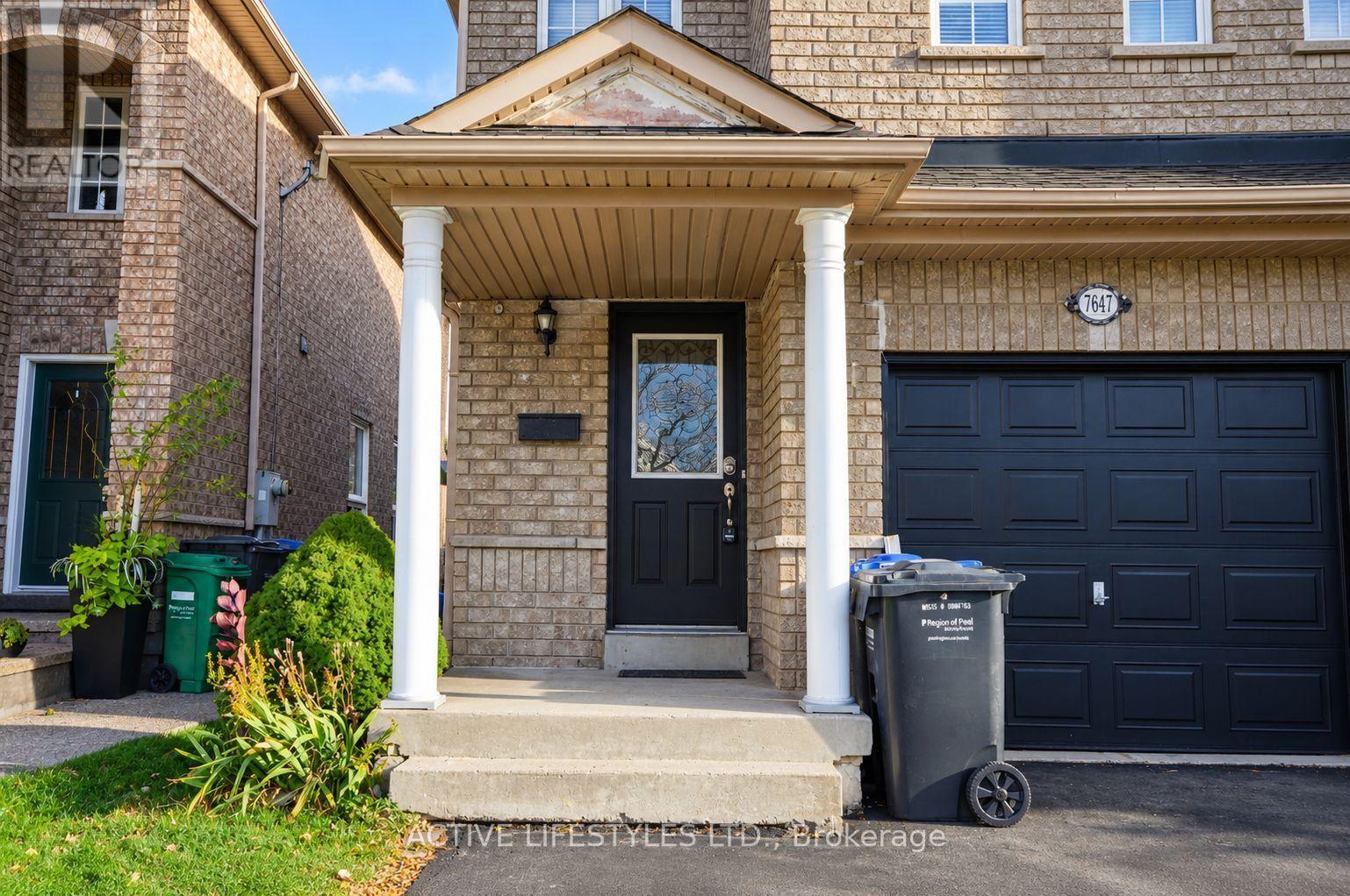 7647 Doverwood Drive, Mississauga, Ontario  L5N 8J2 - Photo 2 - W13856126