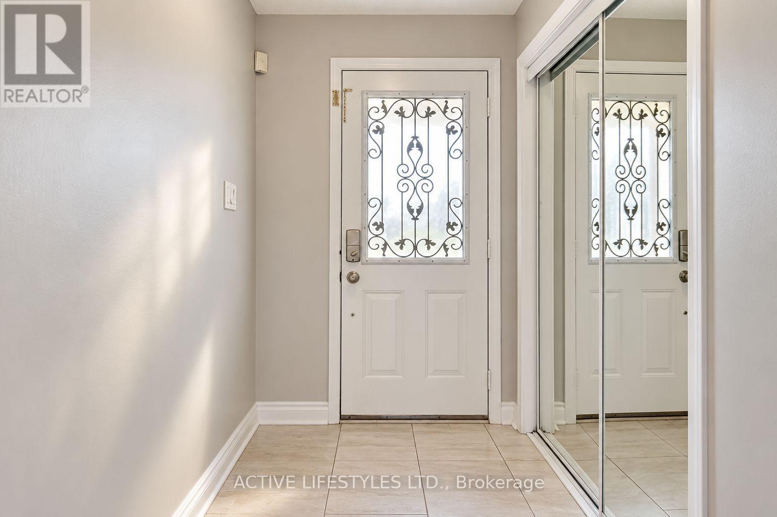 7647 Doverwood Drive, Mississauga, Ontario  L5N 8J2 - Photo 6 - W13856126