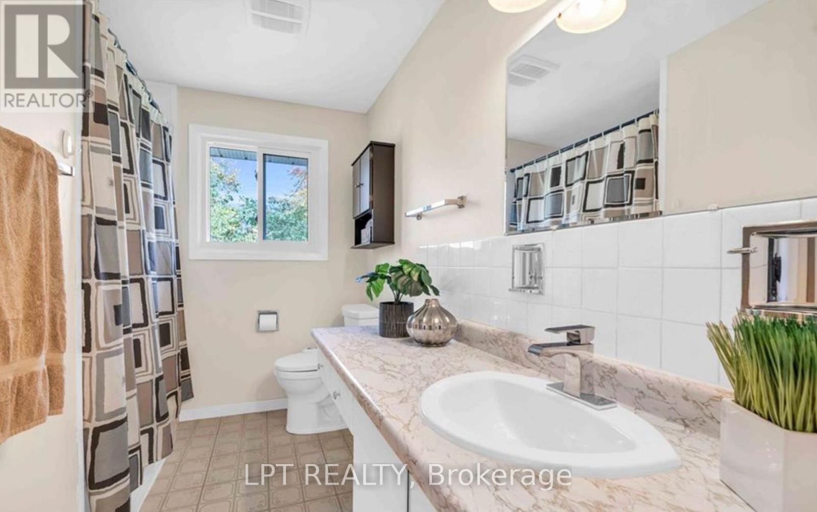Upper - 240 Ingleside Place, Kitchener, Ontario  N2M 2H2 - Photo 11 - X13882534