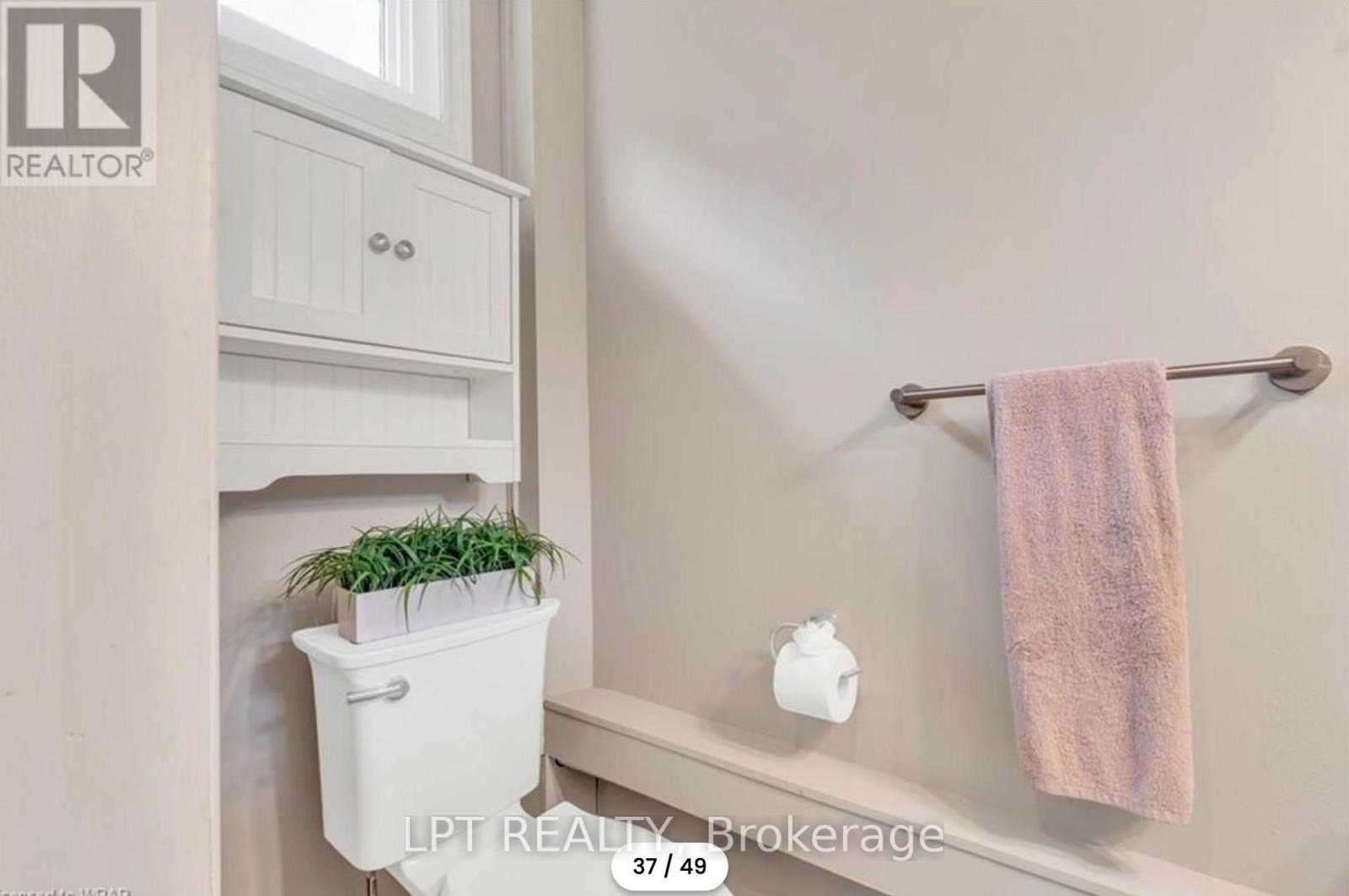 Upper - 240 Ingleside Place, Kitchener, Ontario  N2M 2H2 - Photo 12 - X13882534