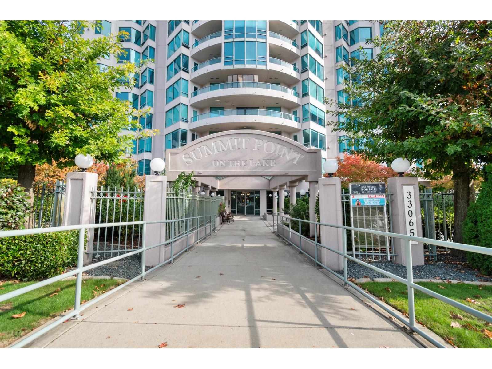 805 33065 Mill Lake Road, Abbotsford, British Columbia  V2S 8E6 - Photo 2 - R3174027