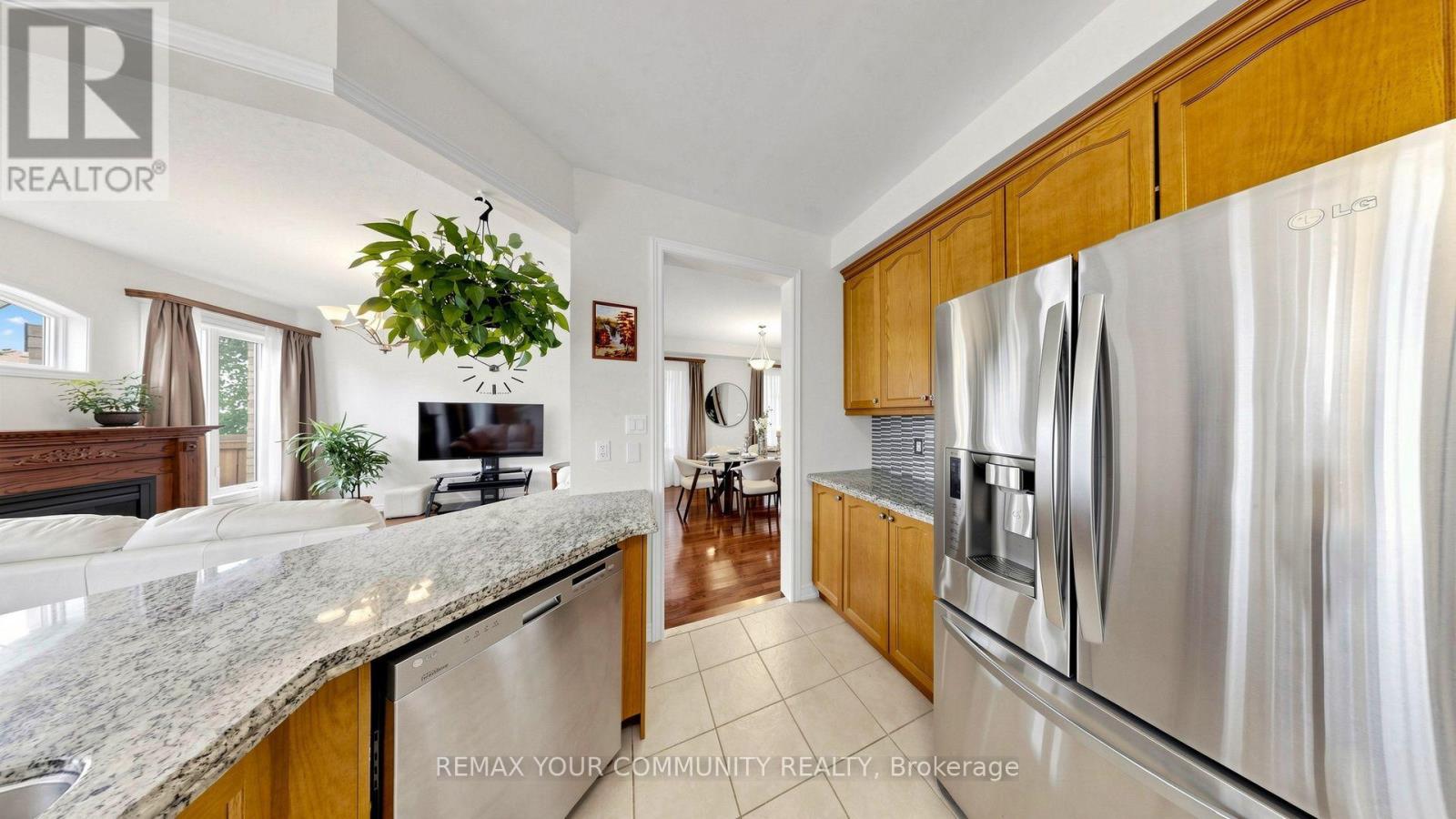6 Homerton Avenue, Richmond Hill, Ontario  L4E 0V9 - Photo 11 - N13880932