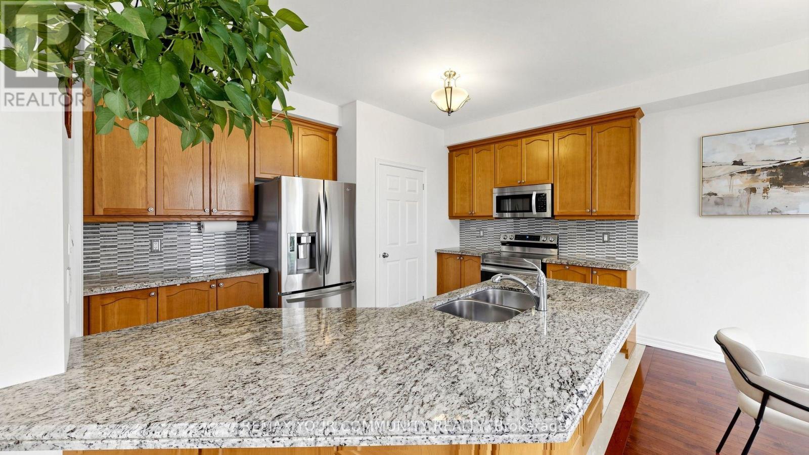 6 Homerton Avenue, Richmond Hill, Ontario  L4E 0V9 - Photo 12 - N13880932