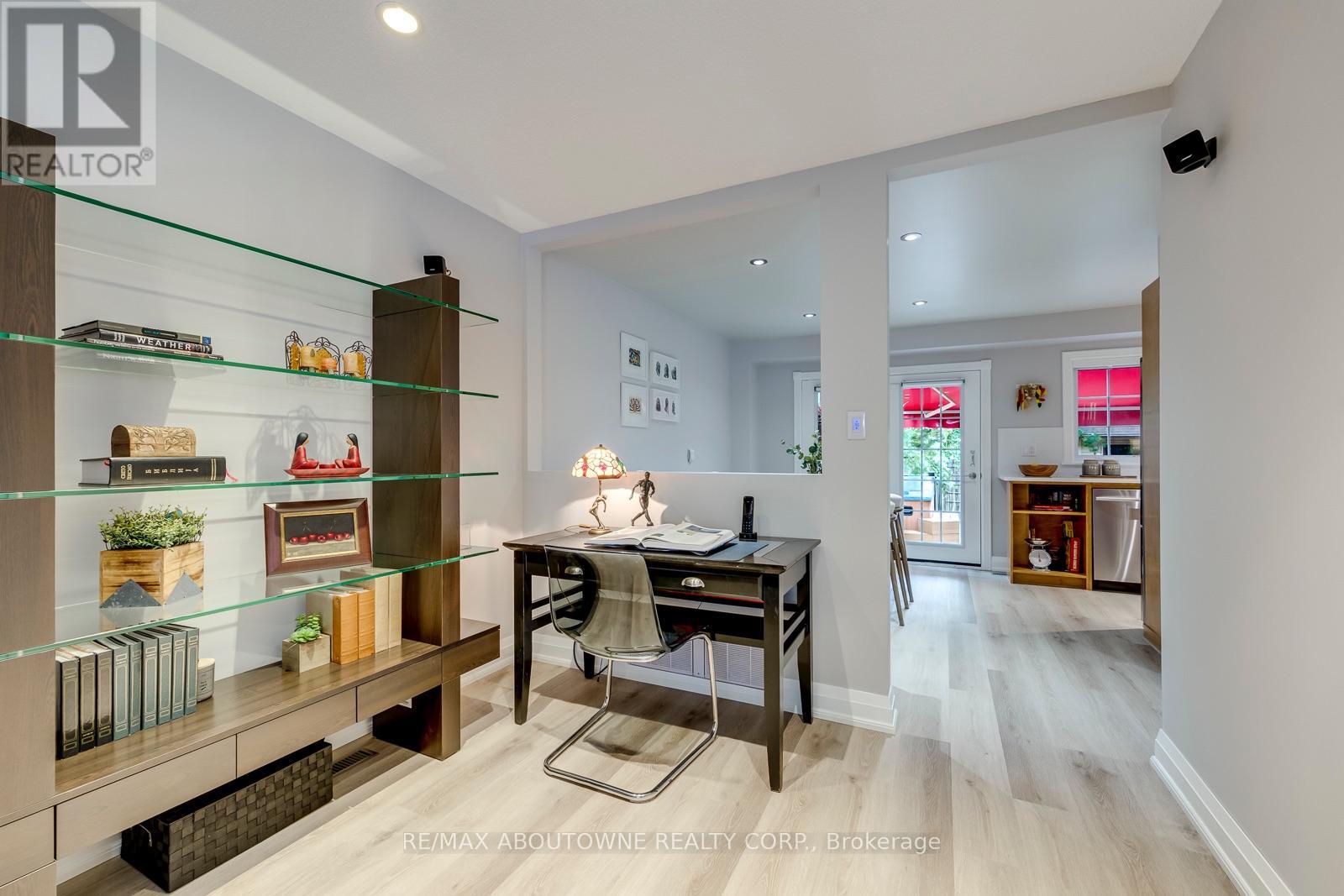 1198 Potters Wheel Crescent, Oakville, Ontario  L6M 1J2 - Photo 15 - W13815424